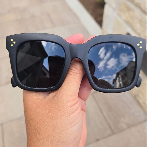 I-SEA Women's Sunglasses - Waverly MATTE BLACK / SMOKE POLARIZED LENS - Picture 11 of 11